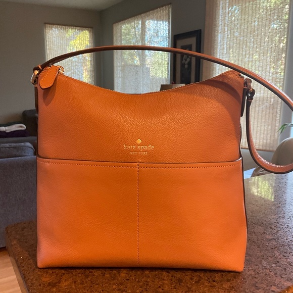 authentic kate spade shoulder purse, in great conditions like new - Picture 1 of 2